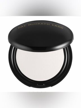 PAT MCGRATH LABS
Skin Fetish: Sublime Perfection Blurring Under
Eye Powder